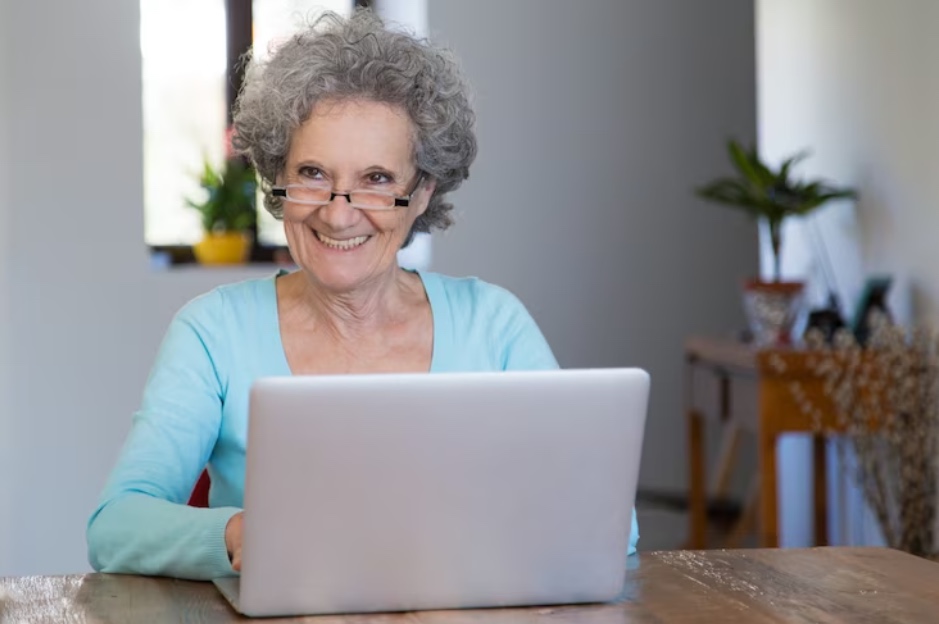 Es ist nie zu spät, sich der Technologie anzupassen. Selbst unsere älteren Mitbürger können von einem einfachen und benutzerfreundlichen Online-Buchungssystem profitieren.